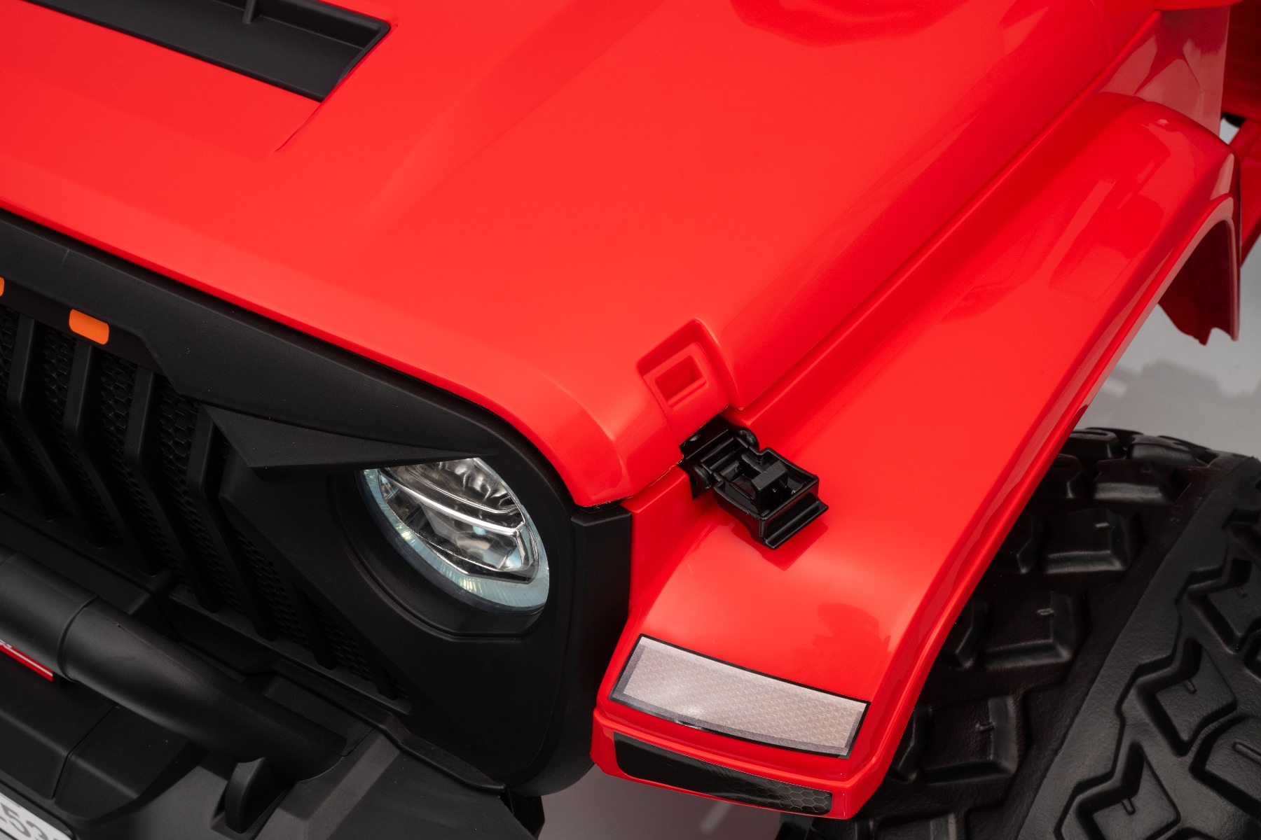 Otvárateľná kapota, LED svetlá