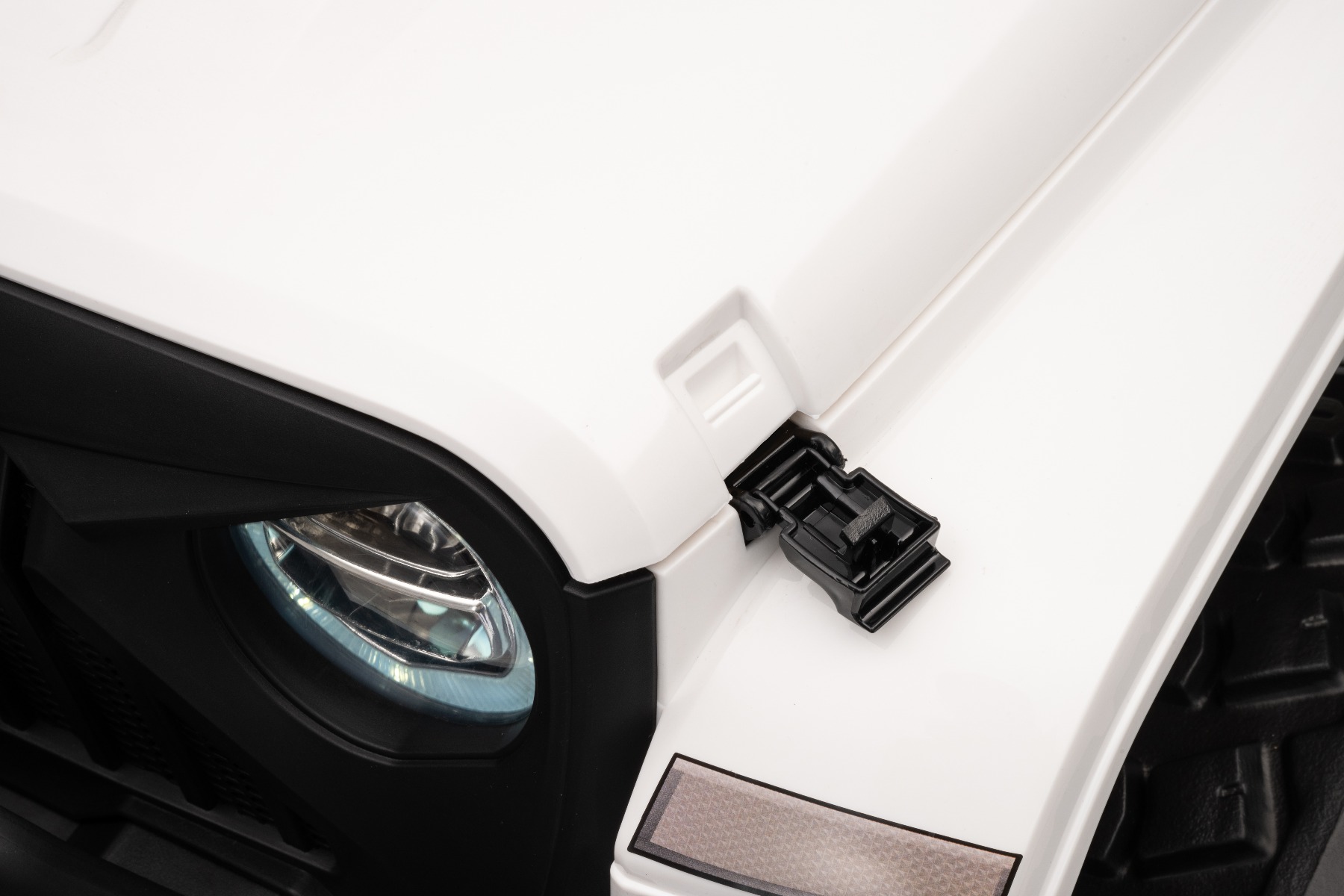 Otvárateľná kapota, LED svetlá