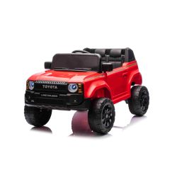 Elektrické autíčko Toyota Landcruiser 12V, červené, široké jednomiestne sedadlo, 2,4 GHz diaľkové ovládanie, USB / AUX Vstup, Bluetooth, Odpruženie, Lítiová batéria, LED svetlá, 2 X 25W Motor, ORIGINÁL licencia