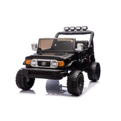 Elektrické autíčko Toyota FJ Cruiser XXL s pohonom 4x4, licencované (Dvojmiestne), čierne, Prenosná lítiová batéria, Vysoký podvozok, Dve sedadlá, Odpružená zadná náprava, 2,4 GHz Diaľkový ovládač, MP3 prehrávač s Bluetoothom, LED svetlá