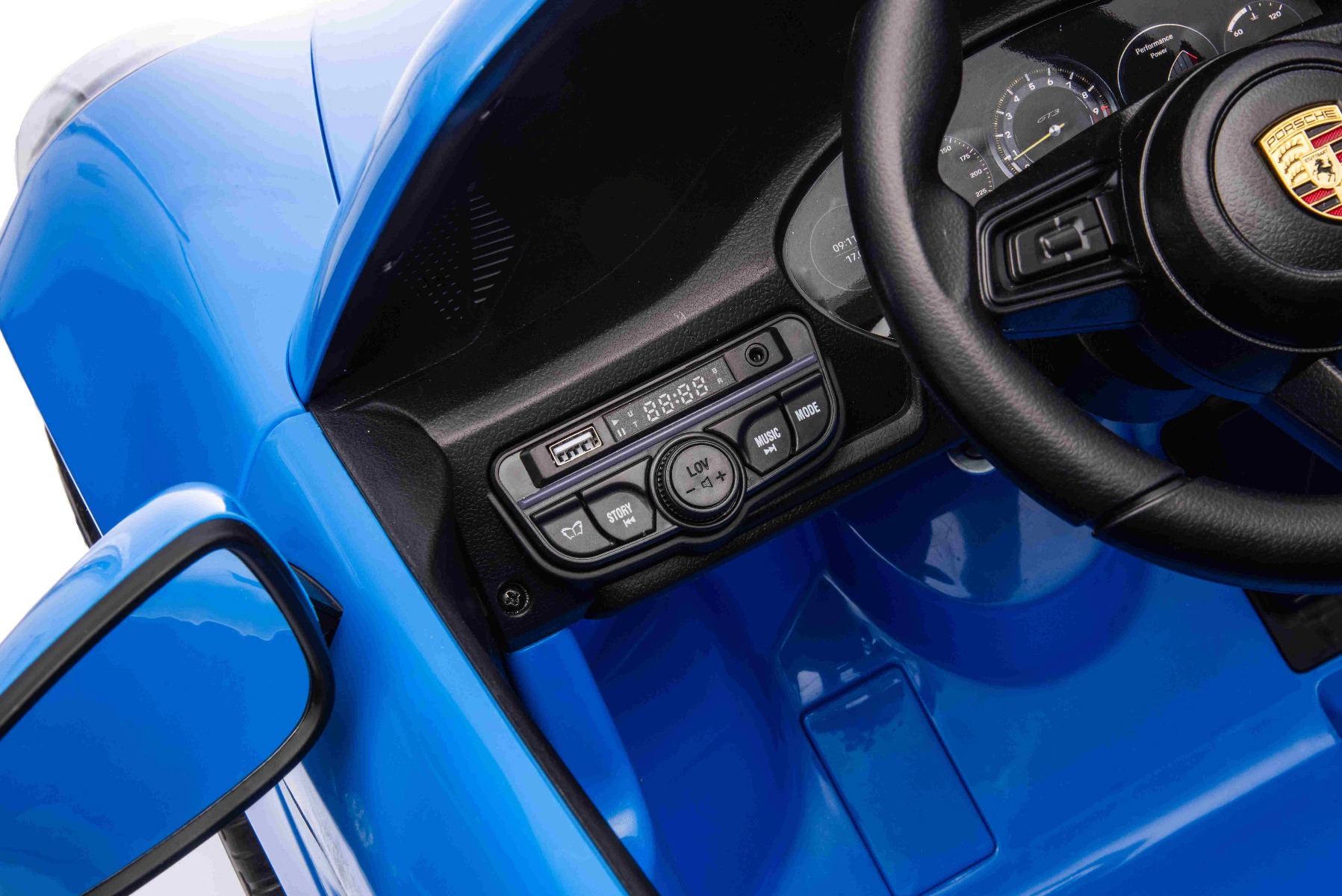 Multifunkčný panel na palubovke a volant